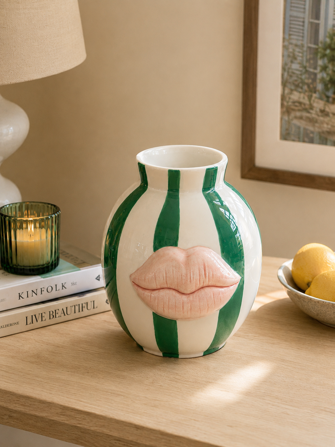 Vaso in Ceramica a Righe Verde con Labbra 21cm | Vaso Decorativo Moderno