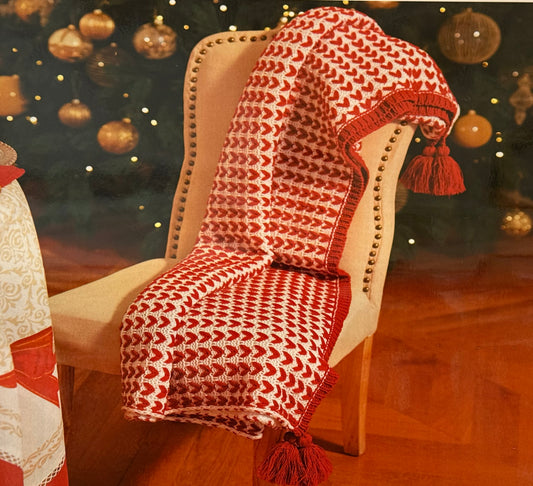 Coperta in Maglia 1500gr Lavorata ad Intreccio con Cuoricini Rossi, Passamaneria a Frange e Nappe agli Angoli 160x210cm