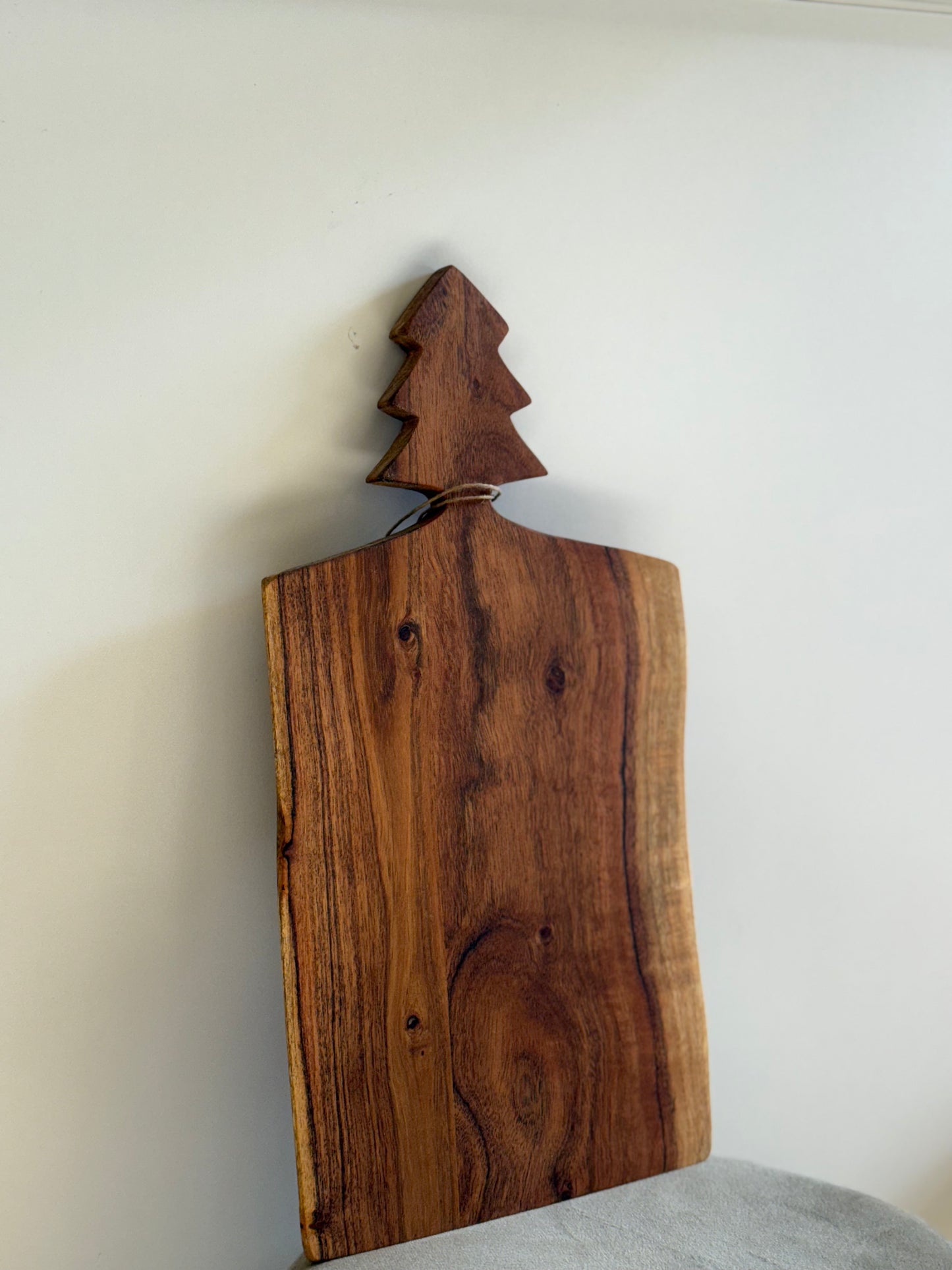 Tagliere con Manico a Forma di Albero in Legno Naturale